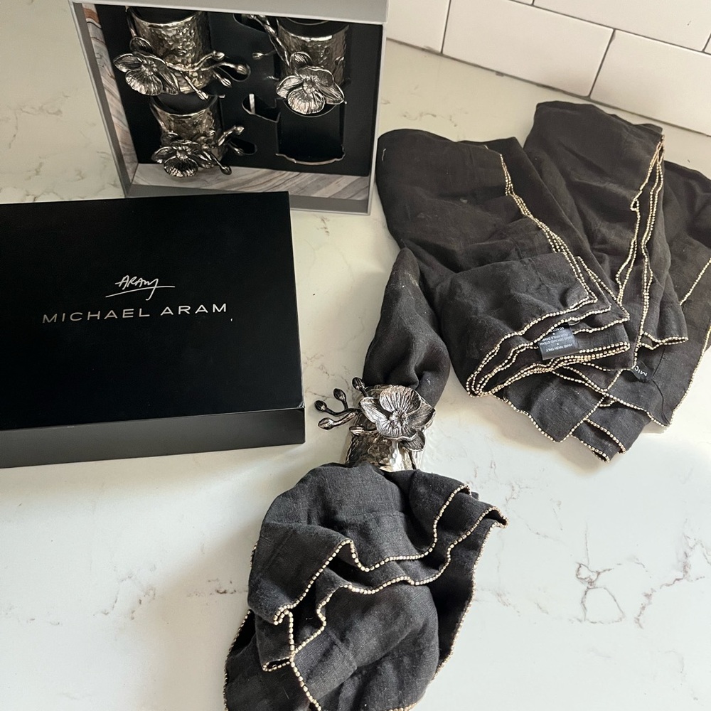 Michael Aram Black Orchid Napkin rings and Black linen Napkins, set of 4